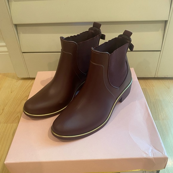 kate spade Shoes - Kate Spade New York solstice rain boot - Cherrywood Size 6